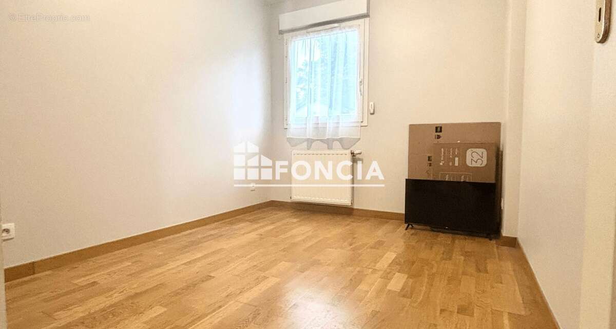 Appartement à SAINT-GENIS-LAVAL