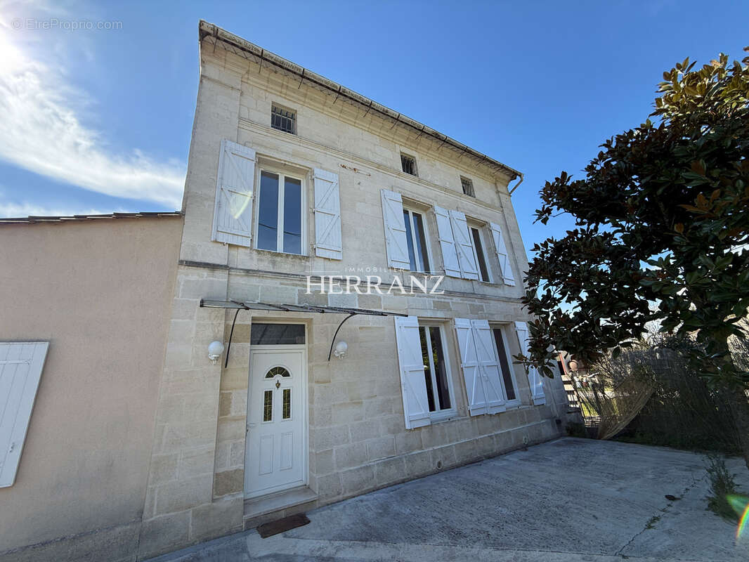 Maison à SAINT-MICHEL-DE-FRONSAC