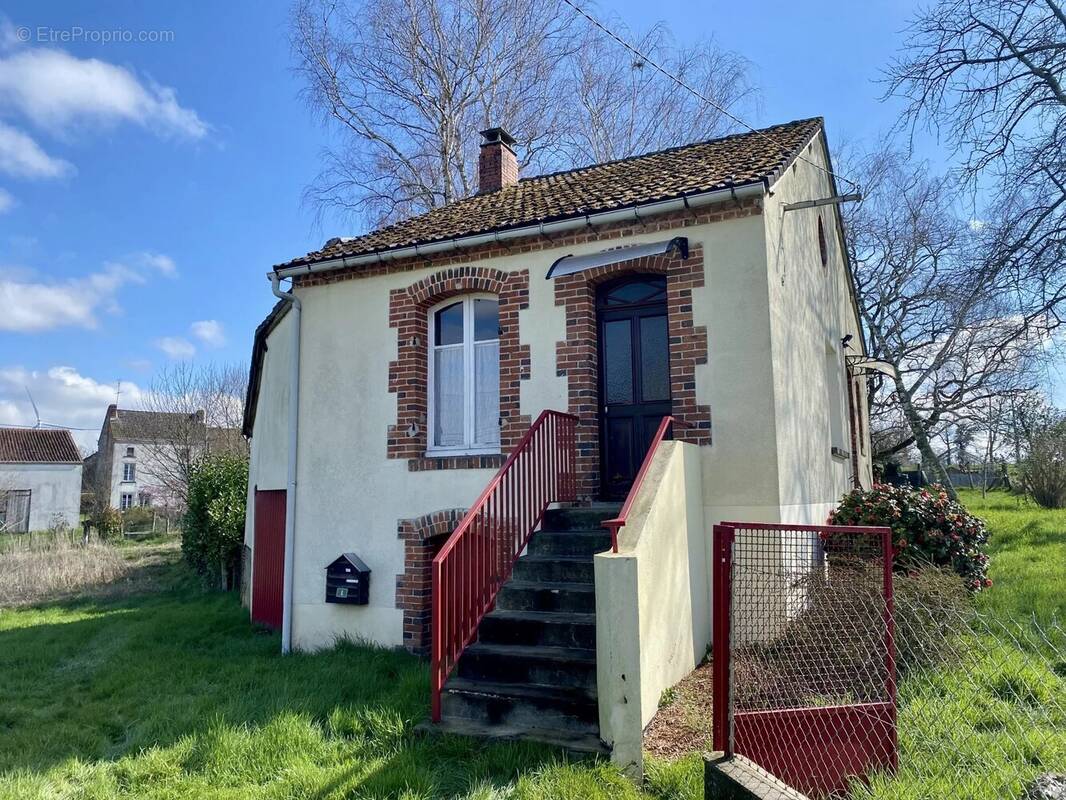 Maison à MAGNAC-LAVAL