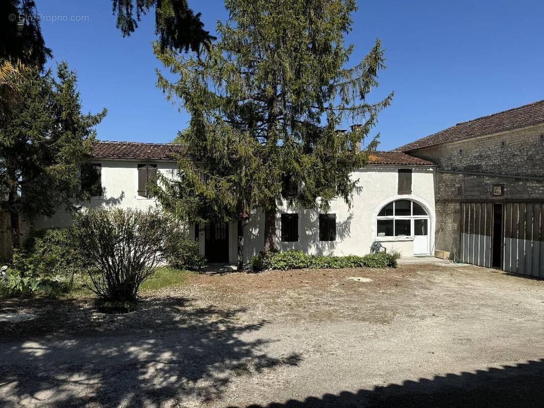 Maison à SEGONZAC