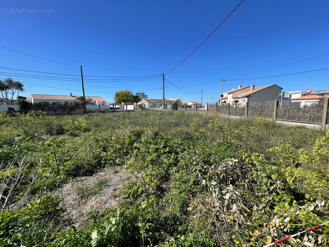 Terrain à LA PLAINE-SUR-MER