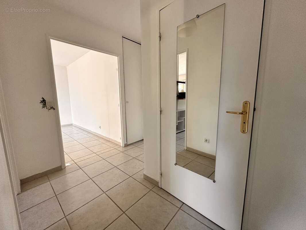 Appartement à EZE