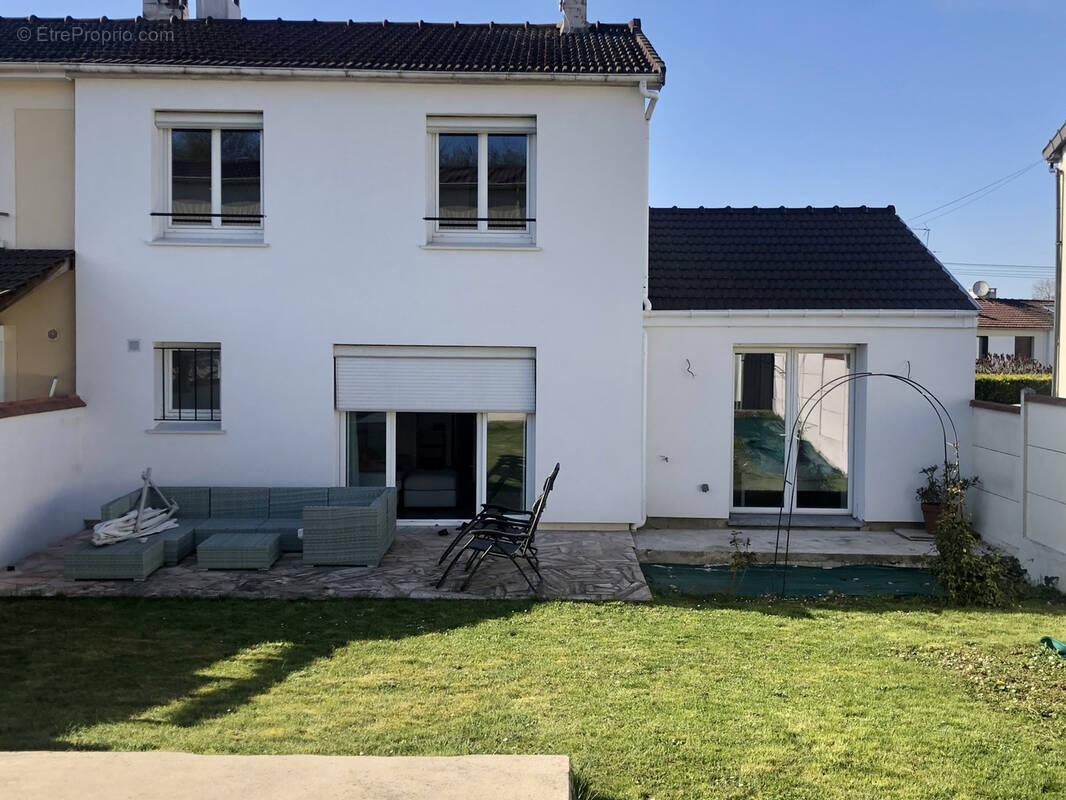 Maison à CLAYE-SOUILLY