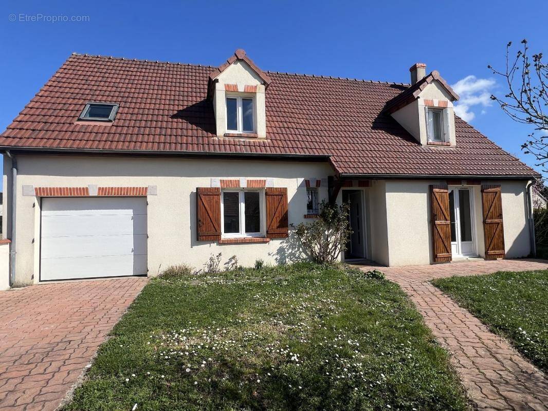 Maison à SAINT-JEAN-DE-LA-RUELLE