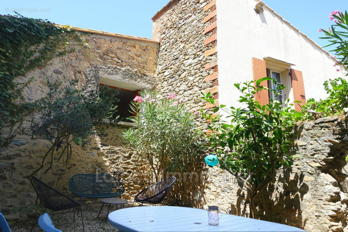 Maison à VILLELONGUE-DELS-MONTS