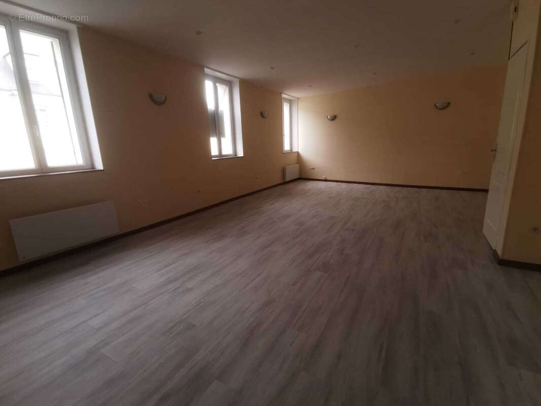 Appartement à LA CHAPELLE-EN-SERVAL