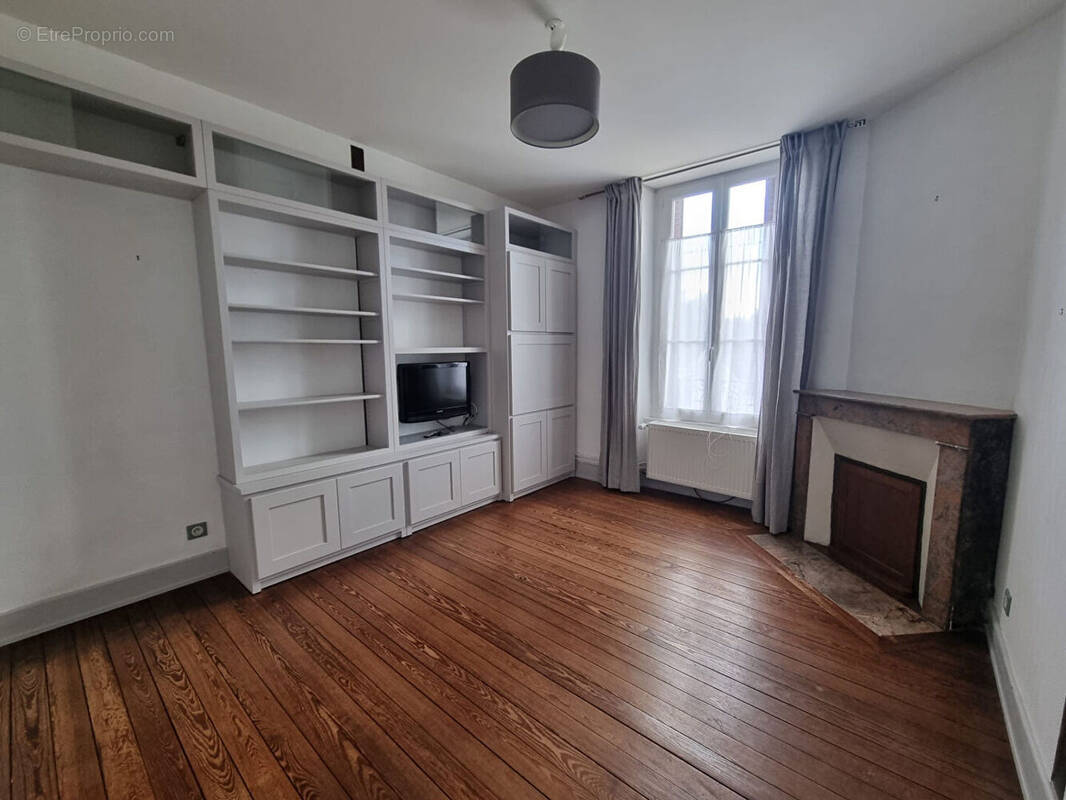 Appartement à PARAY-LE-MONIAL