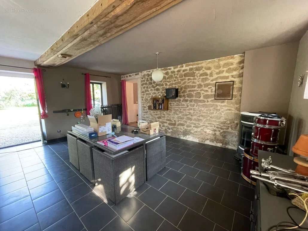 Maison à MONTCHEVREL