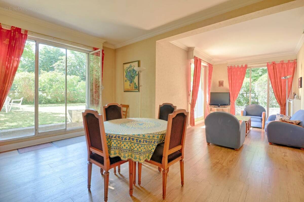 Appartement à SAINT-MAUR-DES-FOSSES