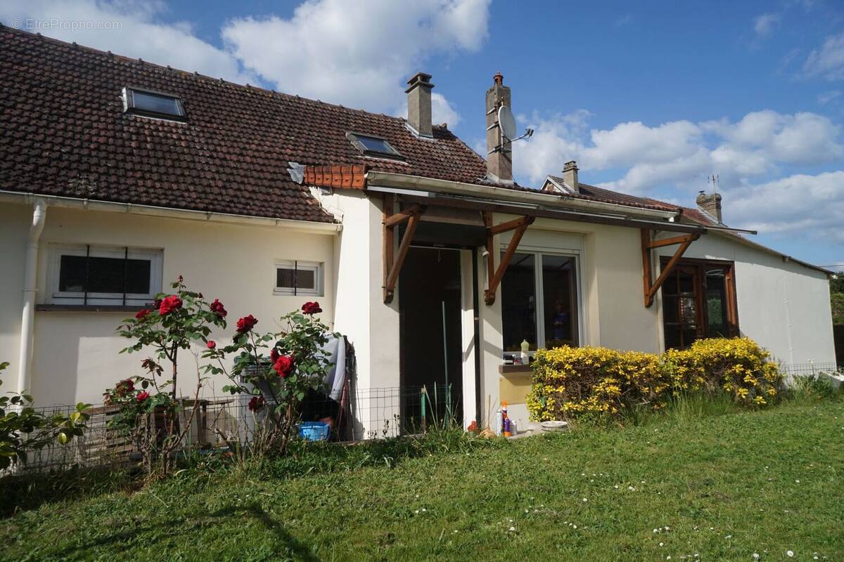 Maison à SAINT-ETIENNE-DU-ROUVRAY
