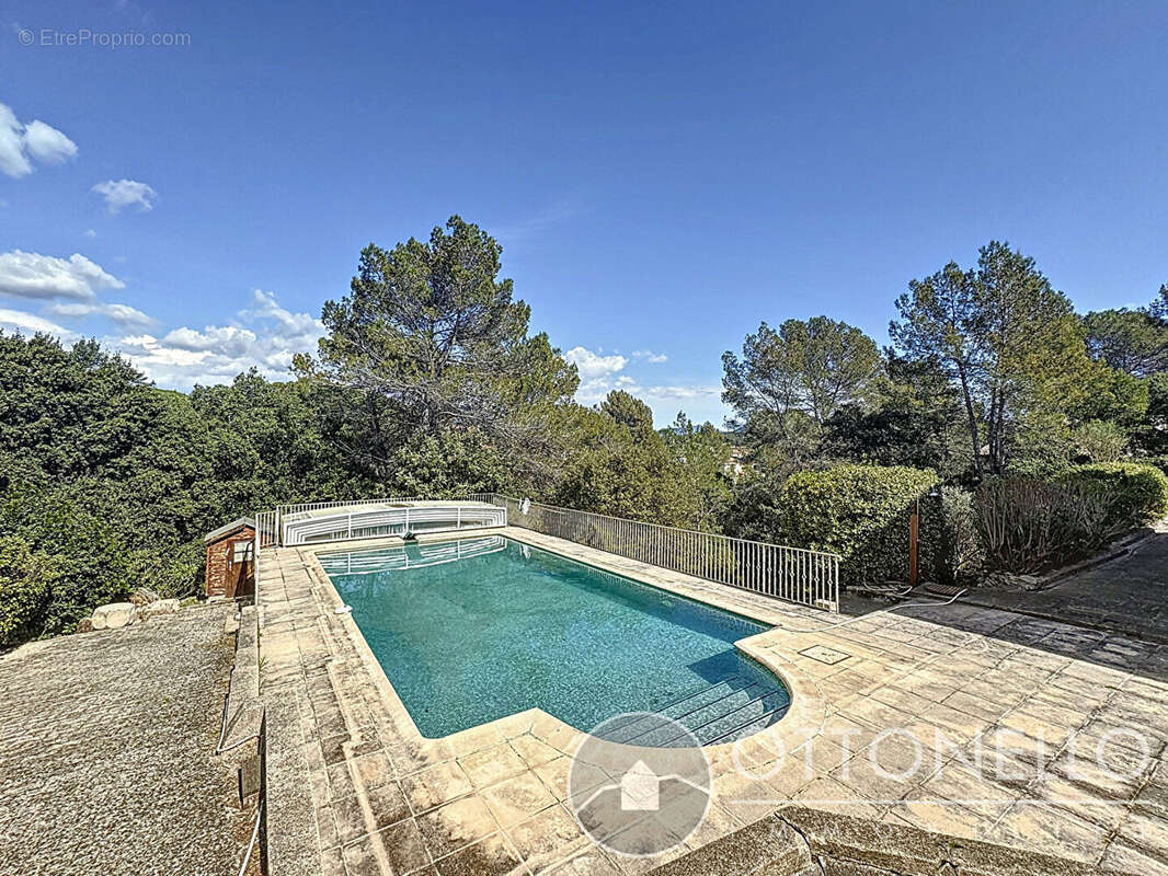 Maison à ROQUEBRUNE-SUR-ARGENS