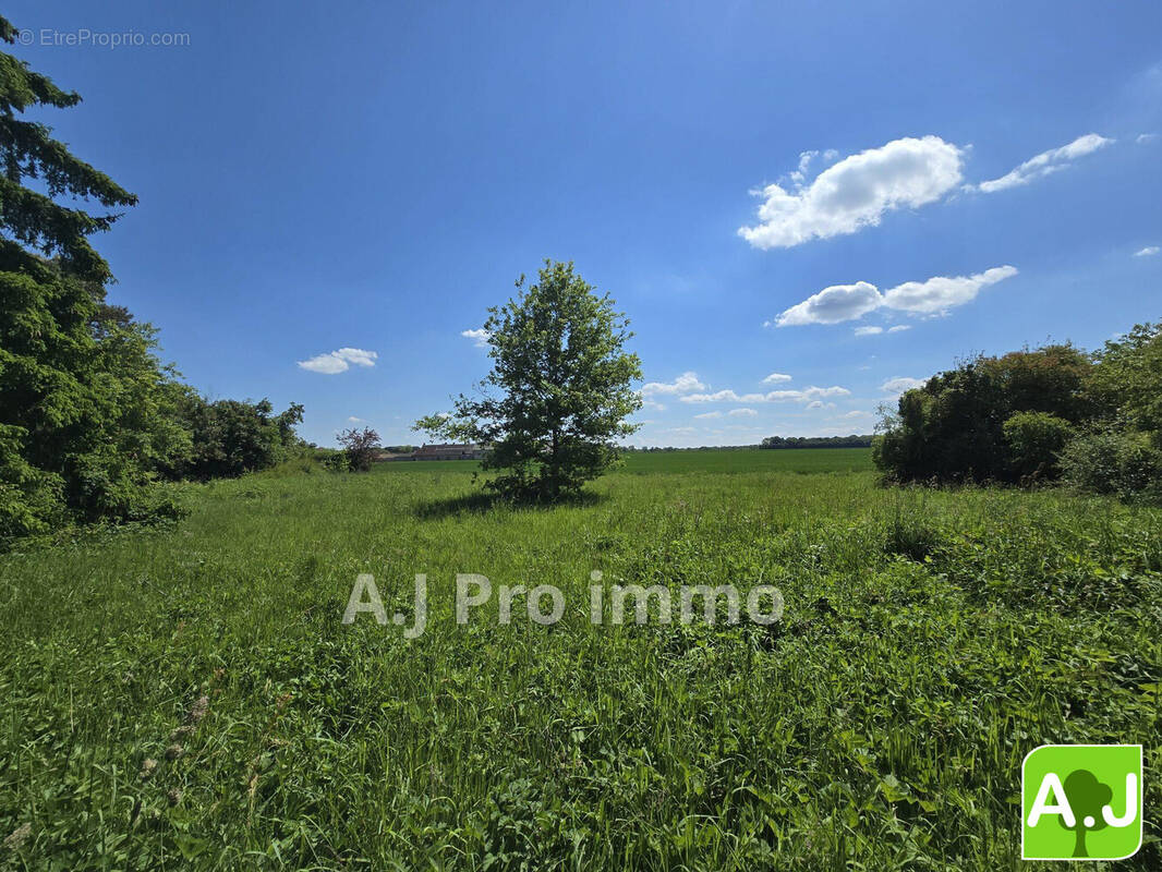 Terrain à EZY-SUR-EURE