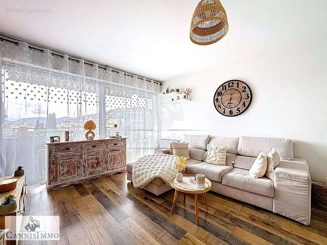 Appartement à MANDELIEU-LA-NAPOULE