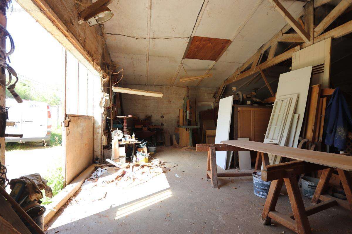 Commerce à PINEUILH