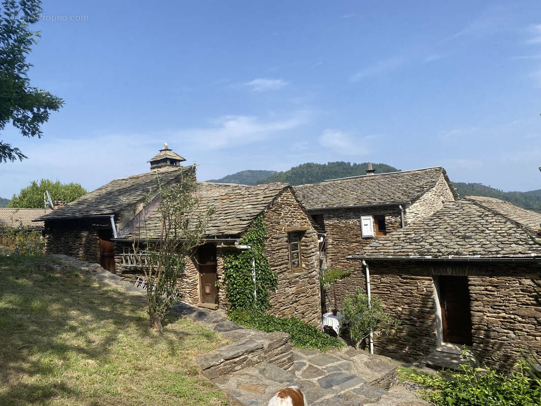 Maison à LE COLLET-DE-DEZE