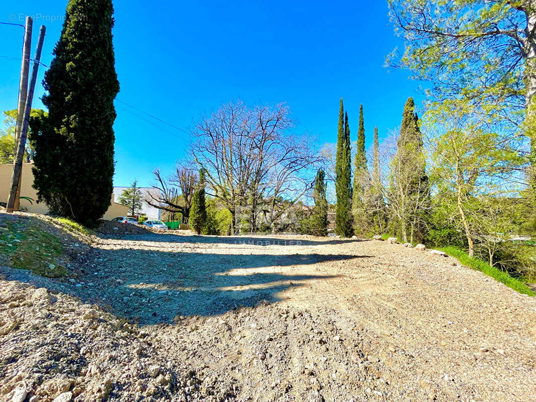 Terrain à MOUANS-SARTOUX