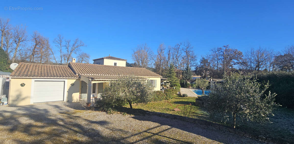 Maison à BAGNOLS-EN-FORET