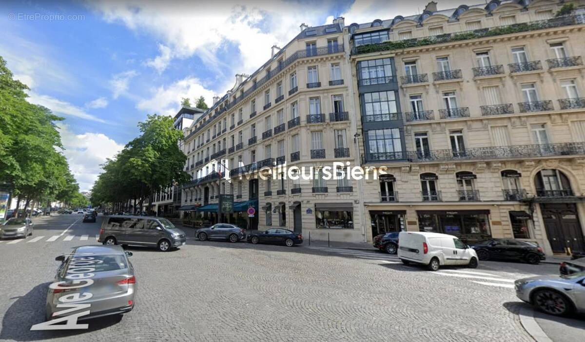 Commerce à PARIS-8E