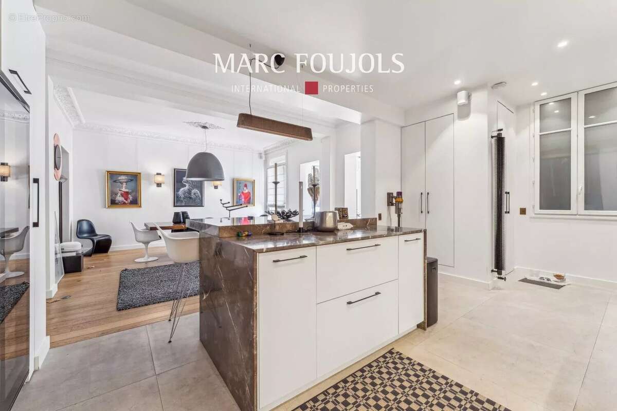 Appartement à PARIS-8E