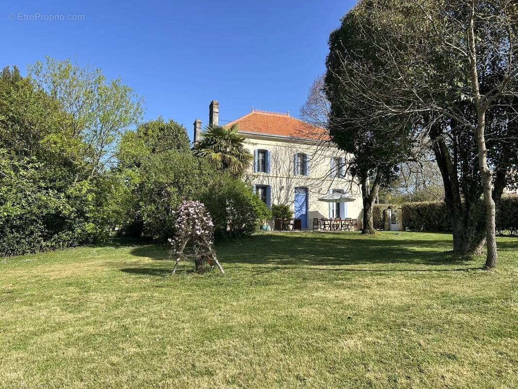 Maison à MIRAMBEAU