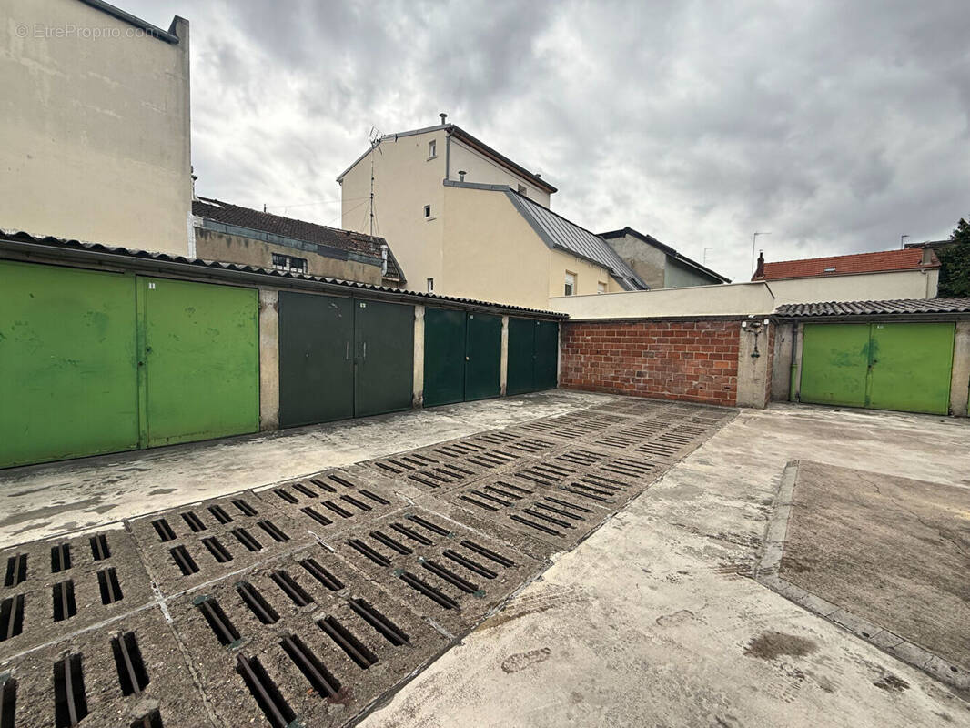 Parking à BAGNEUX