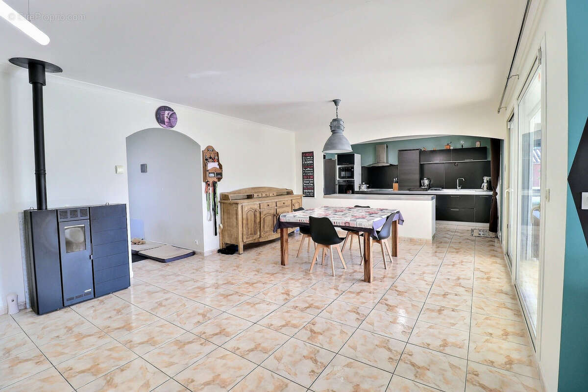 Maison à SAINT-DEZERY