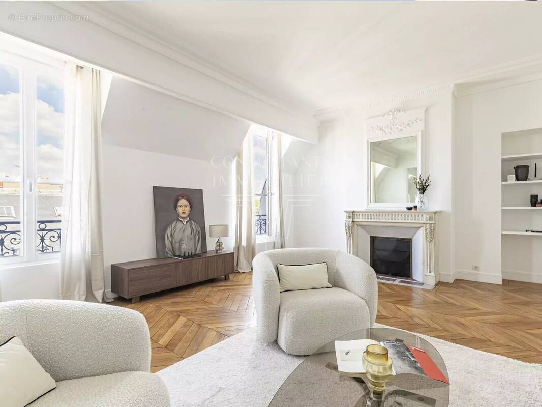 Appartement à PARIS-8E