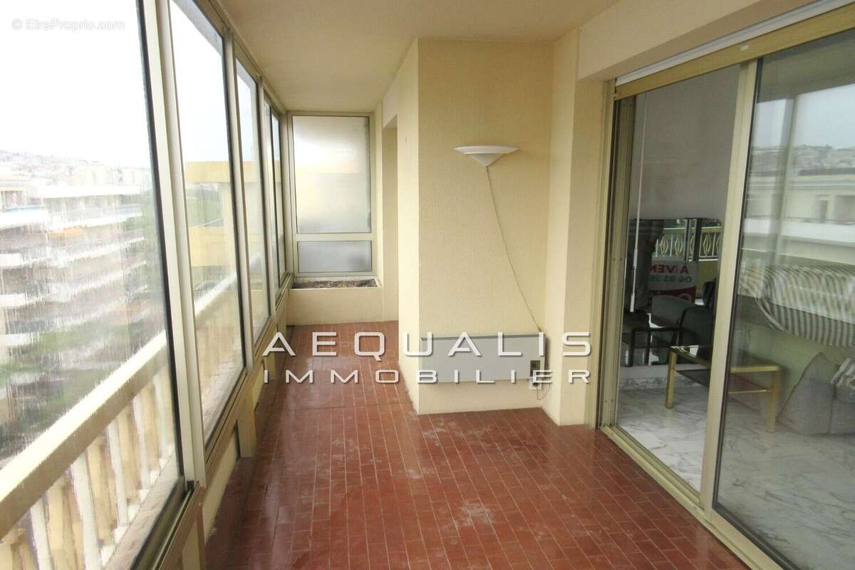 Appartement à SAINT-LAURENT-DU-VAR