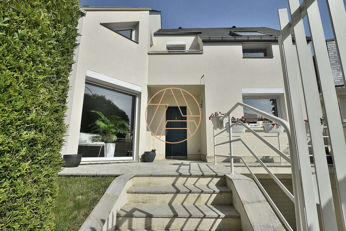 Maison à SAINT-MAUR-DES-FOSSES