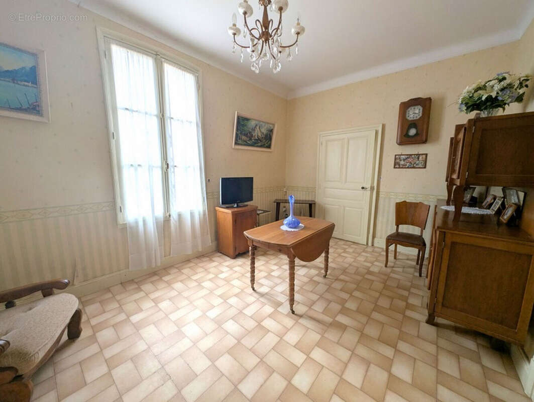 Maison à MONTREUIL-BELLAY