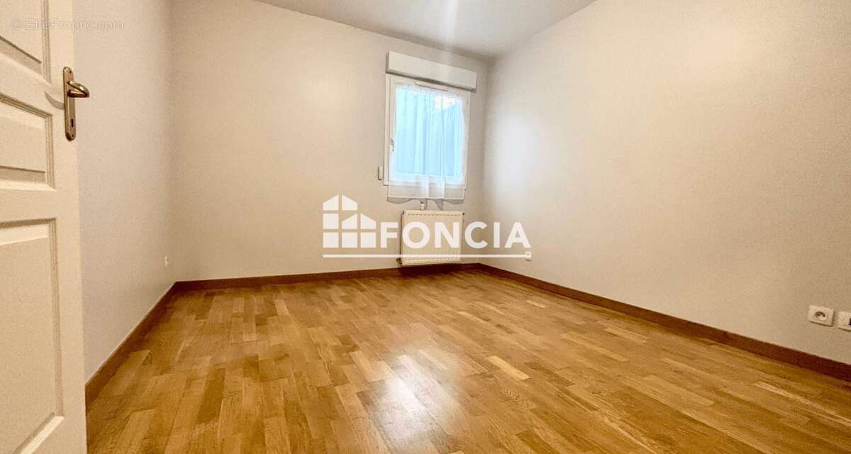 Appartement à SAINT-GENIS-LAVAL