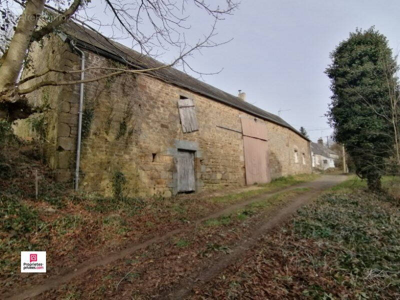 Maison à CARROUGES