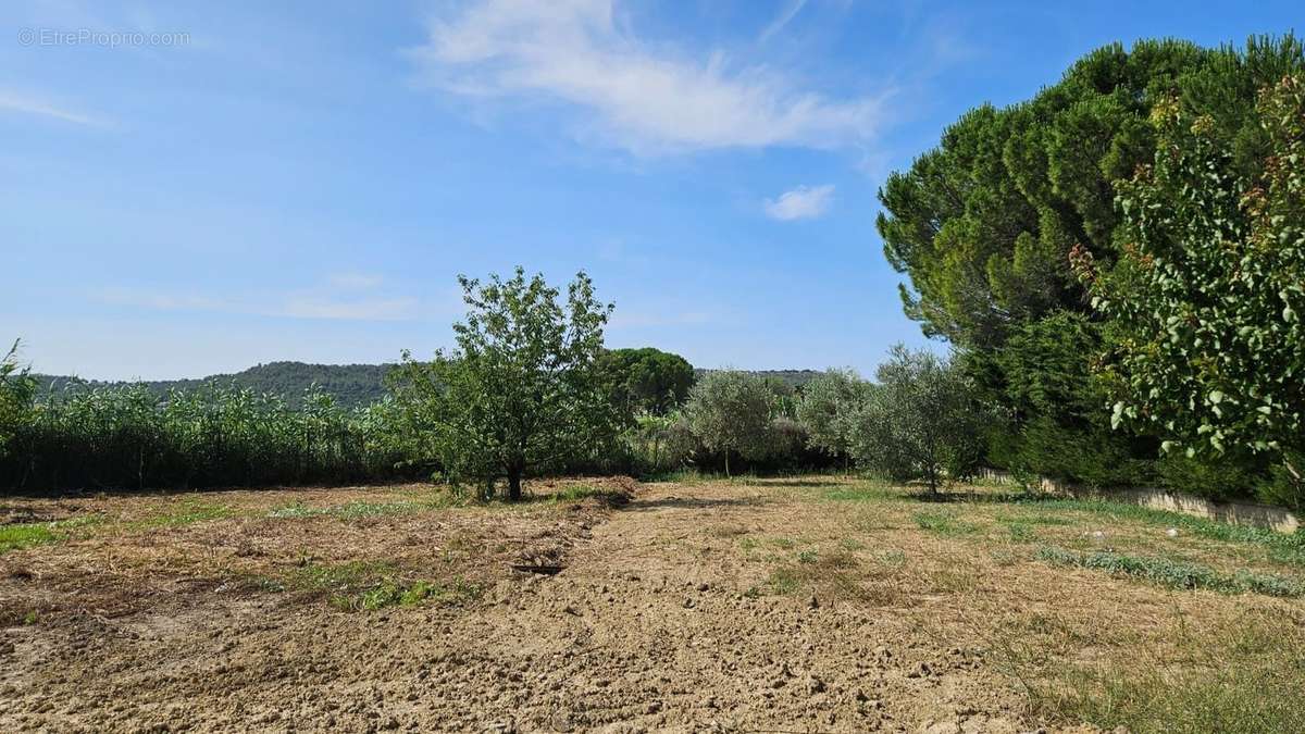 Terrain à CLARENSAC