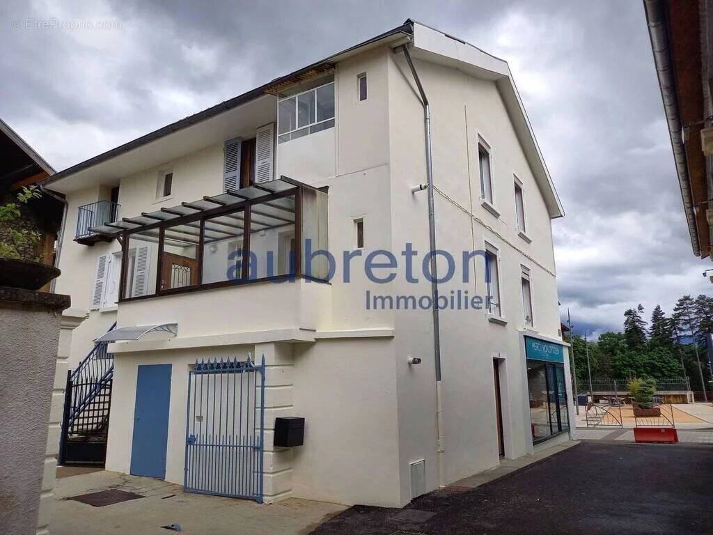 Appartement à RIVES