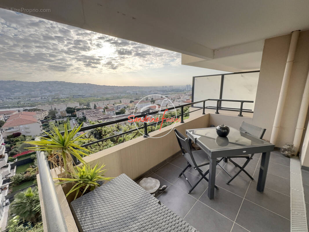 Appartement à SAINT-LAURENT-DU-VAR