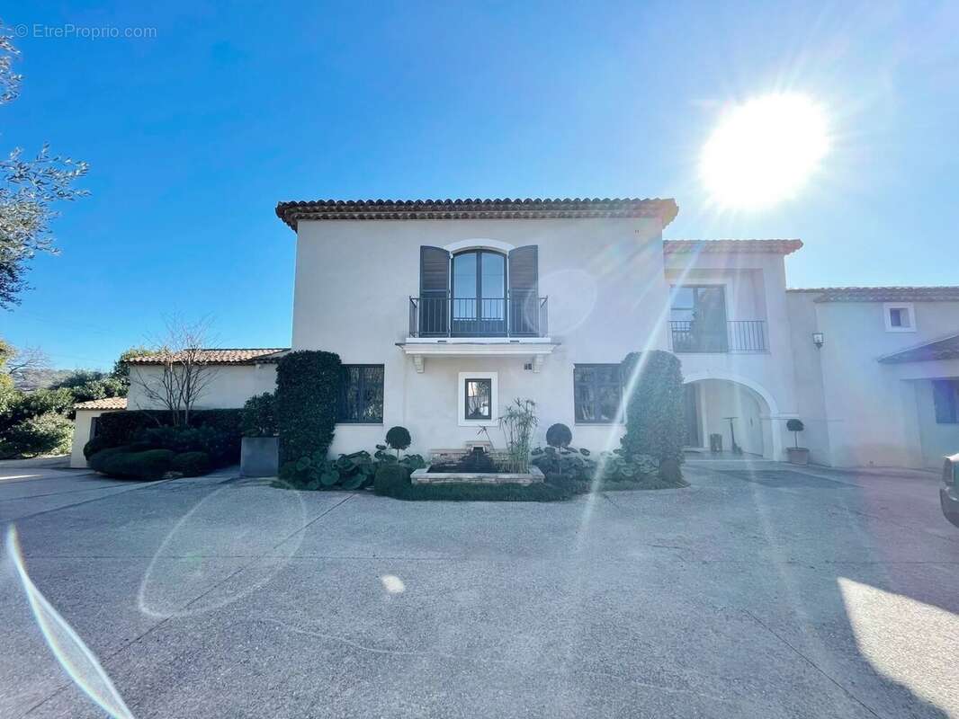 Maison à MOUGINS