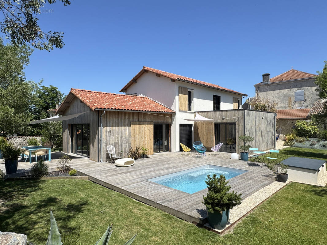 Maison à BARBEZIEUX-SAINT-HILAIRE
