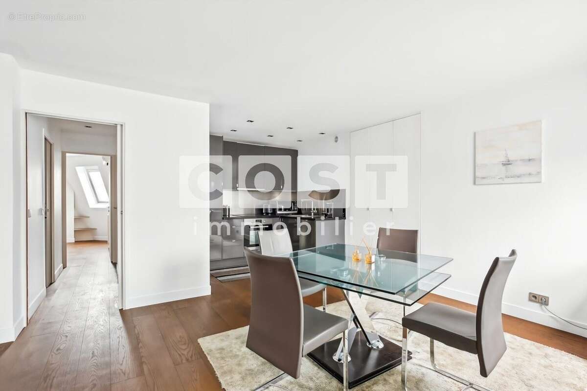 Appartement à PARIS-8E