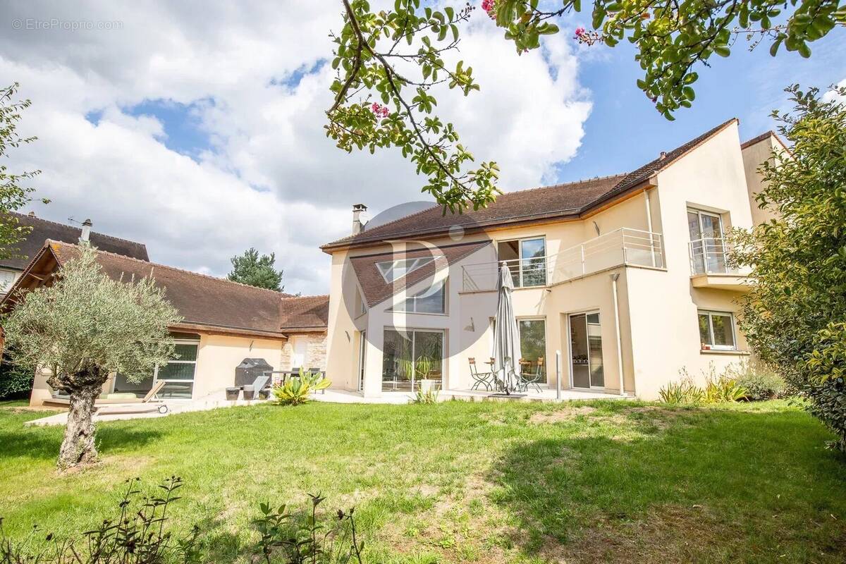 Maison à VERRIERES-LE-BUISSON
