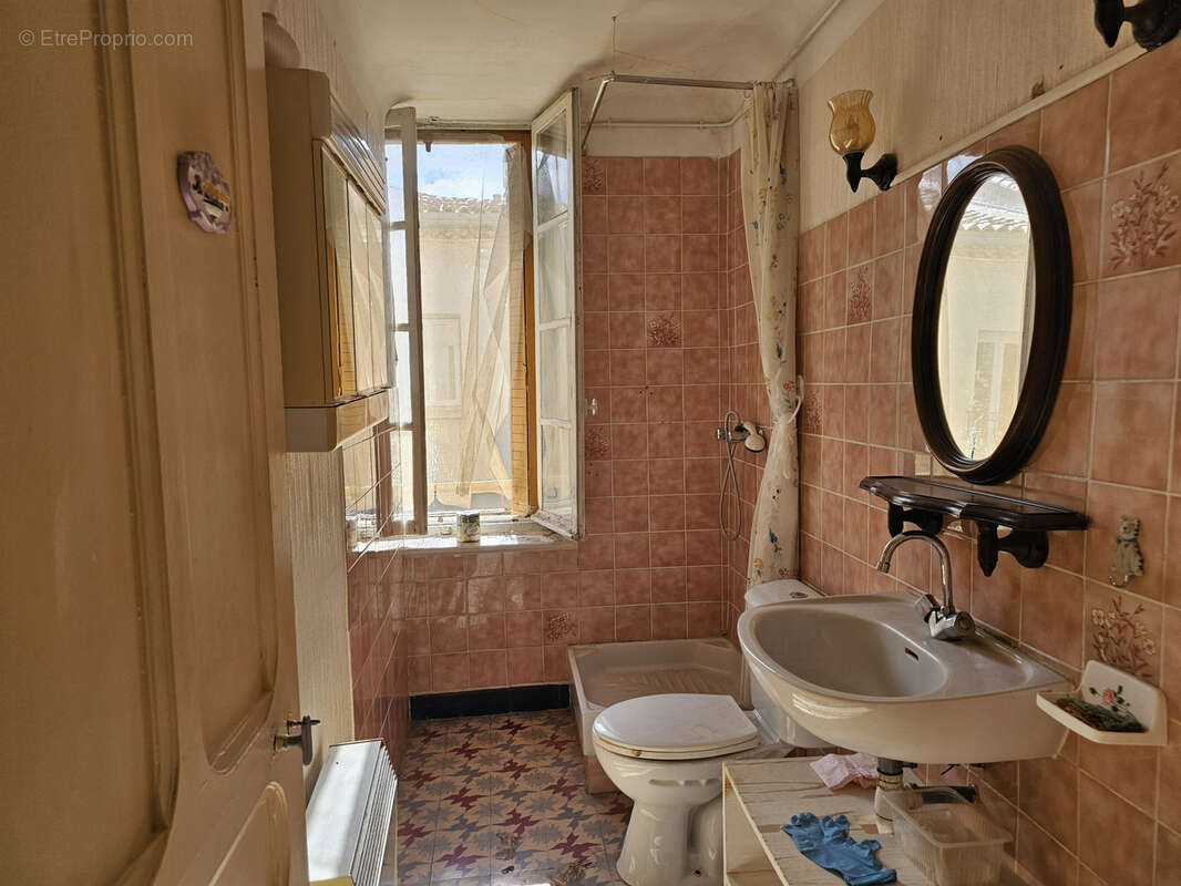 Appartement à LA ROQUE-D&#039;ANTHERON
