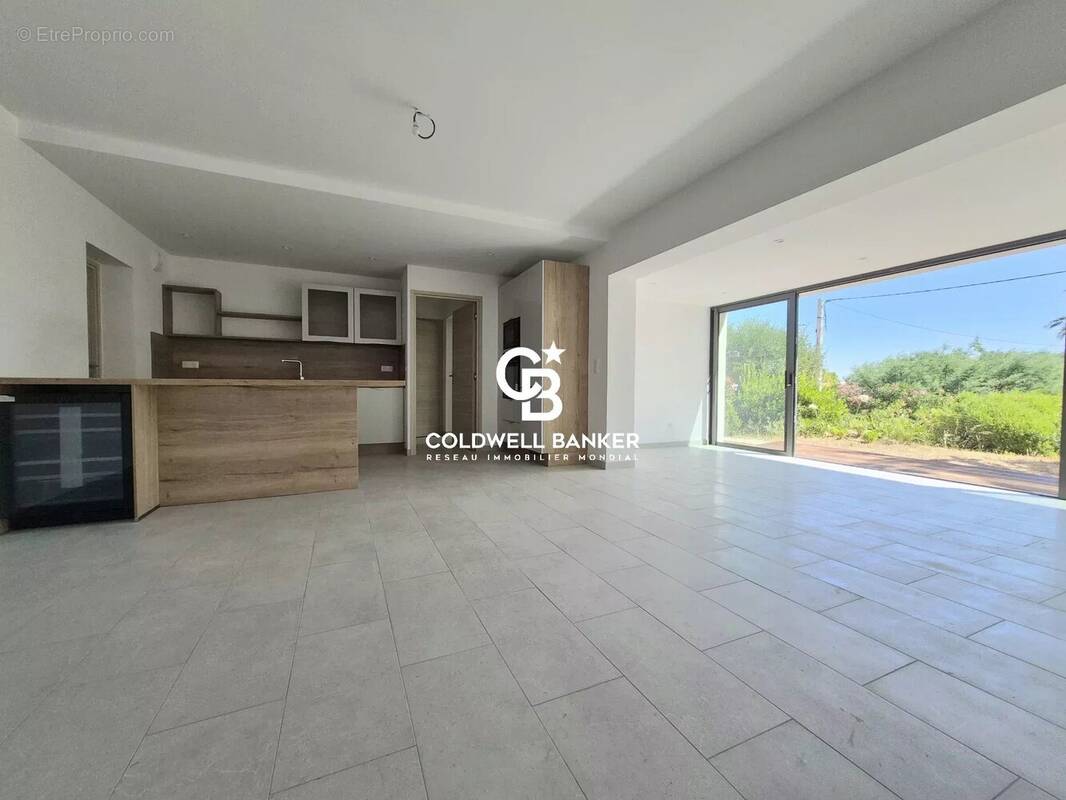 Appartement à ROQUEBRUNE-SUR-ARGENS