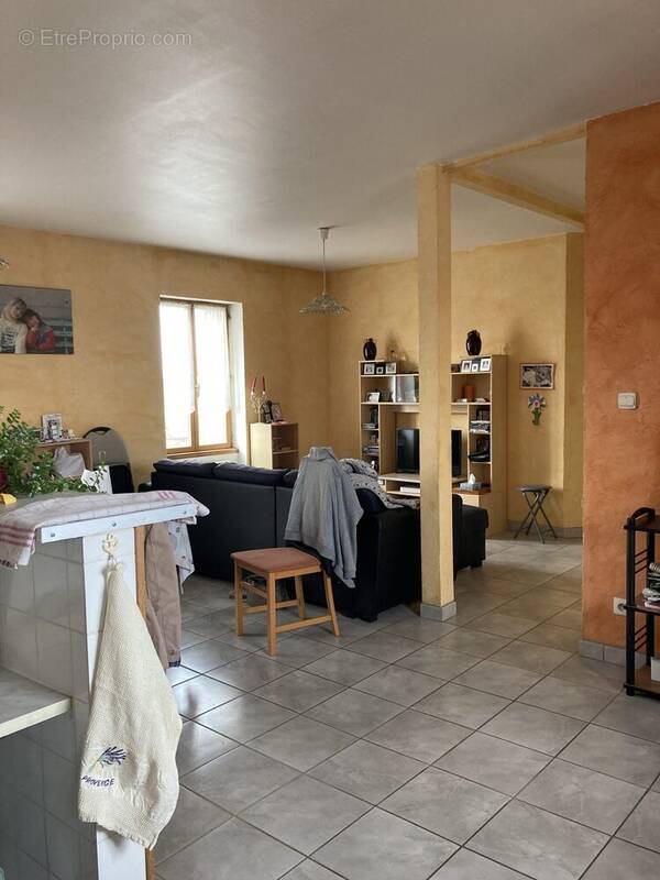 Appartement à MONTROND-LES-BAINS