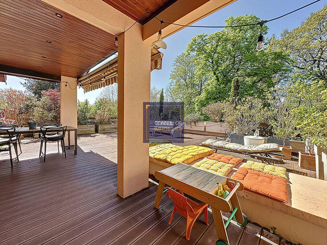 Appartement à SAINT-GENIS-LAVAL