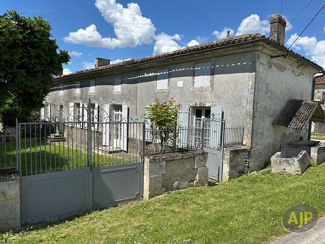 Maison à BOUGNEAU