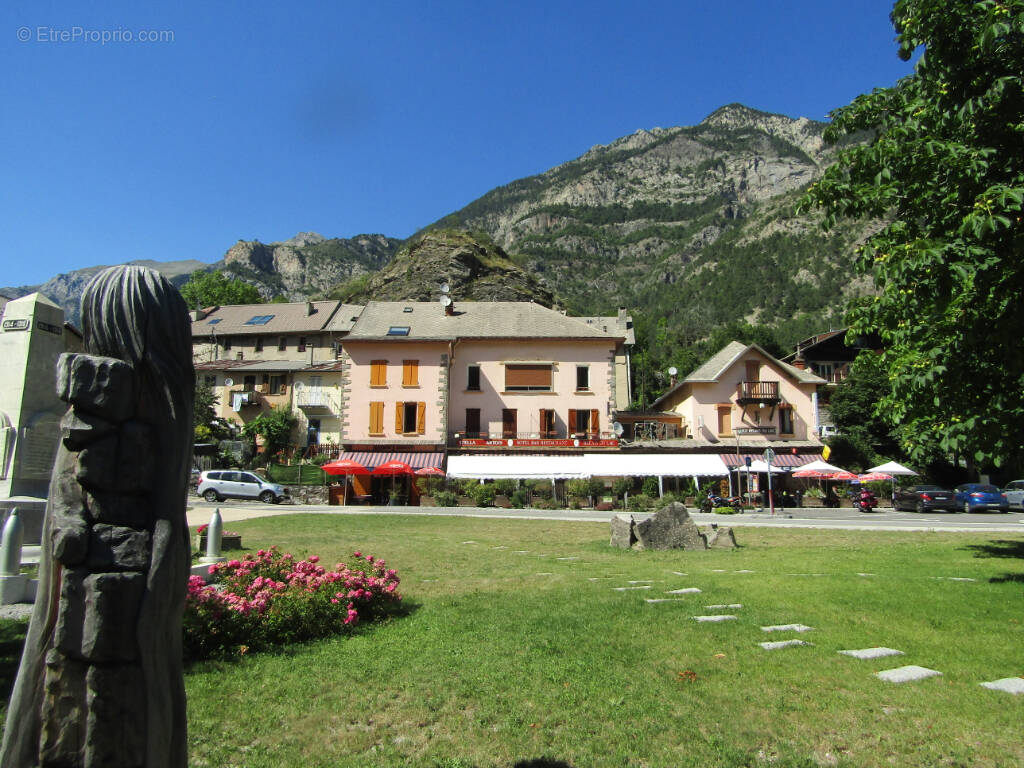 Commerce à LE LAUZET-UBAYE