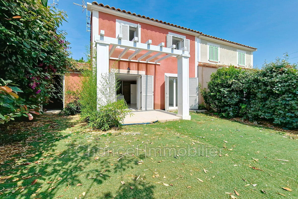 Maison à VALLAURIS