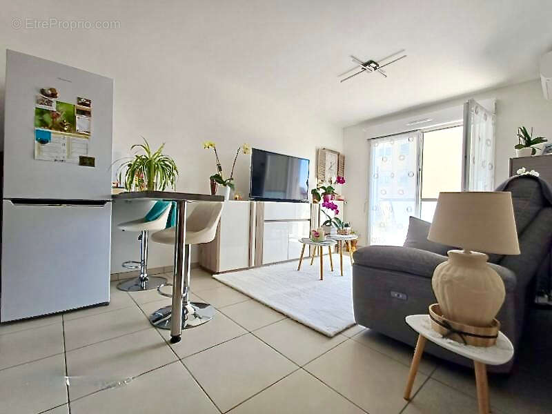Appartement à SAINT-LAURENT-DU-VAR