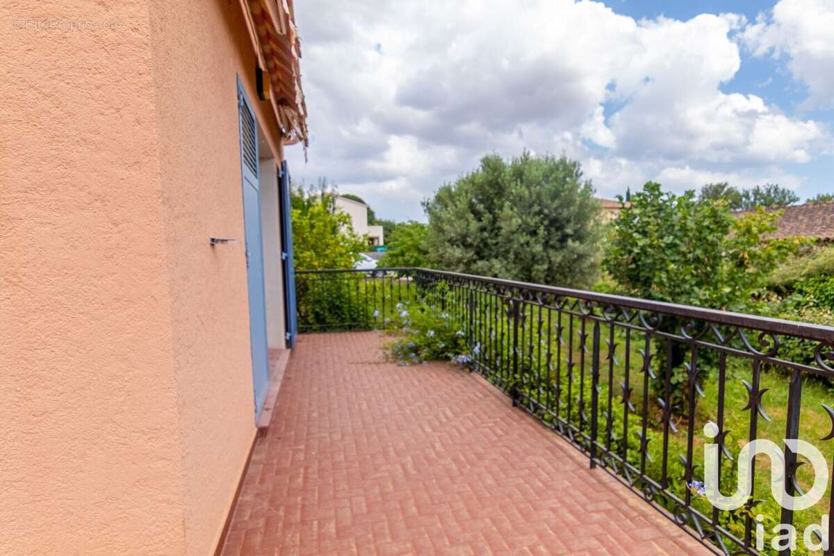 Photo 2 - Maison à PUGET-SUR-ARGENS