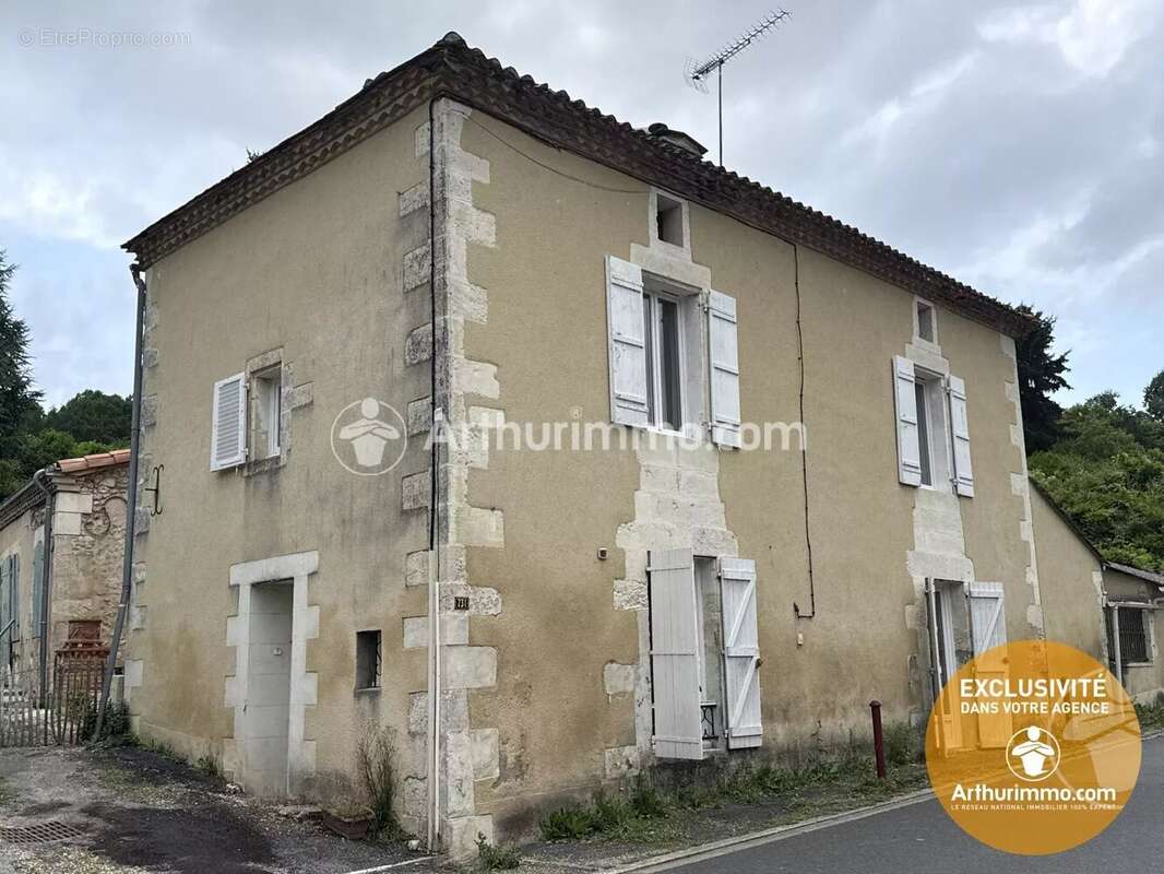 Maison à SAINT-ASTIER