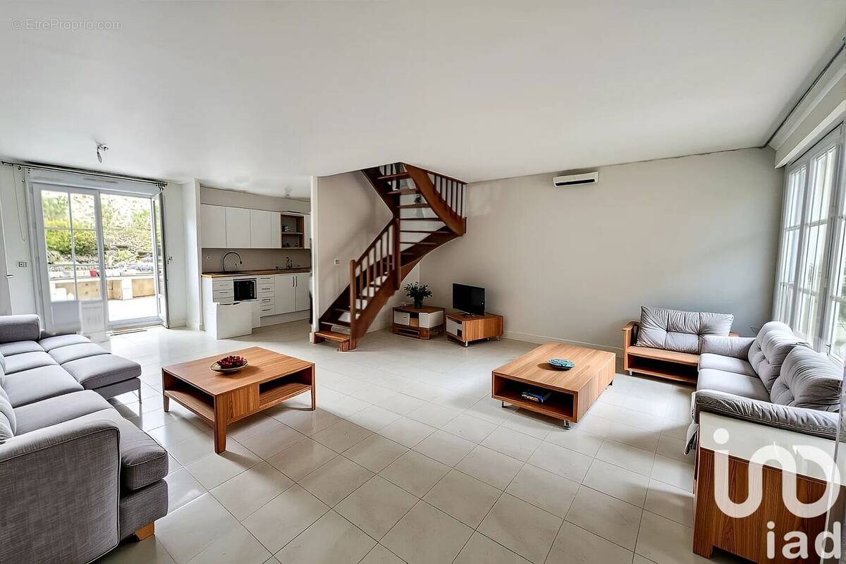 Photo 1 - Maison à SAINT-PIERRE-DU-PERRAY